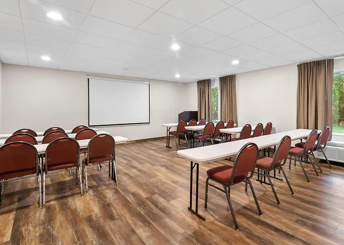Quality Suites Stratford